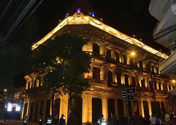 Restauración de sede de Hacienda mejora aspecto del microcentro - Economía - ABC Color