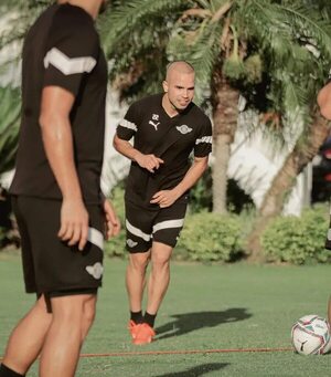 Libertad: Hugo Martínez, con contrato extendido - Fútbol - ABC Color