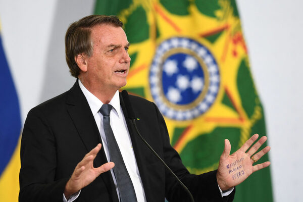 Diario HOY | Corte brasileña puede apartar hoy a Bolsonaro de las próximas elecciones