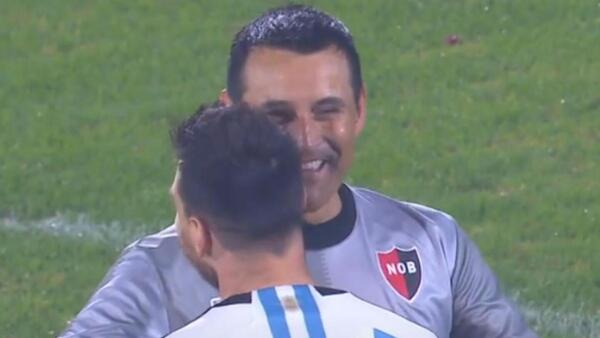 Los golazos de Messi a Villar en la despedida de Maxi Rodríguez
