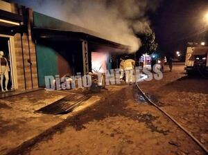 Fuego destruye una tapicería en Minga Porã y sospechan que se originó de cortocircuito – Diario TNPRESS