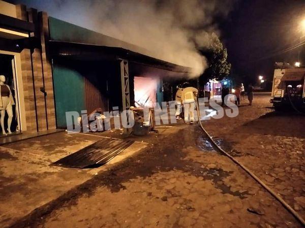 Fuego destruye una tapicería en Minga Porã y sospechan que se originó de cortocircuito – Diario TNPRESS