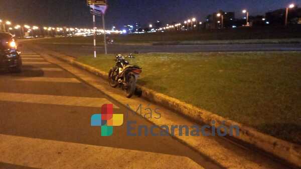 Colisión entre motociclistas en la costanera de Encarnación