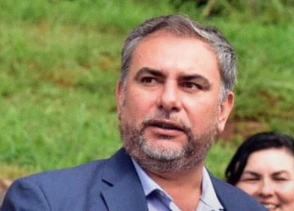 Senador liberal cuestiona postura de Penner: “Cedió ante un chantaje de Peña”