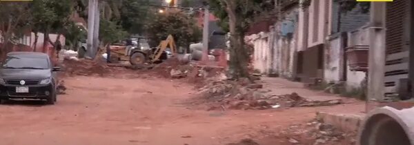 Vecinos de Sajonia, “cercados” por obras desde hace más de un año, urgen acelerar trabajos - Nacionales - ABC Color