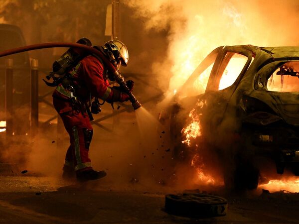 Francia vive segunda noche de duras protestas tras asesinato policial de un adolescente | Radio Regional 660 AM