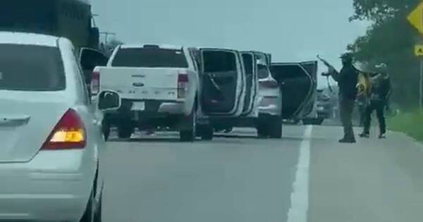 La Nación / México: buscan a 16 trabajadores policiales secuestrados