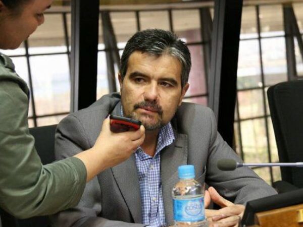 Lamentan fugas a favor de HC: “no es lo que uno espera de opositores” | 1000 Noticias