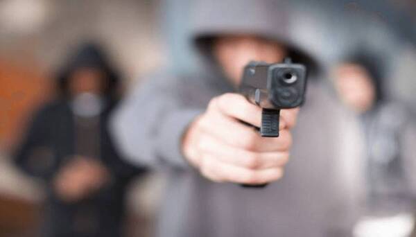 Asaltan a empleados de casa comercial y roban unos G. 7.450.000 - La Clave
