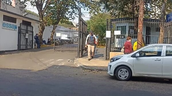 Funcionario de la Essap denunciado por acoso sexual puso su cargo a disposición - Nacionales - ABC Color