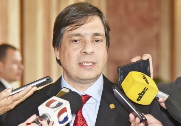 Presentan denuncia penal contra Vicente Bataglia, titular del IPS - El Independiente