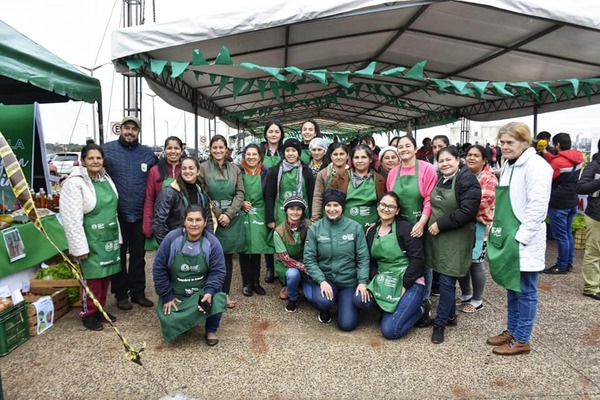 3° EDICIÓN DE LA «FERIA DE LA AGRICULTURA FAMILIAR CONSUMA LO QUE ITAPÚA PRODUCE» ES NUEVAMENTE UN ÉXITO
