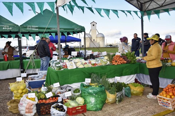 Total éxito de la tercera edición del Ciclo 2023 de la "Feria de la Agricultura Familiar Consuma lo que Itapúa Produce"