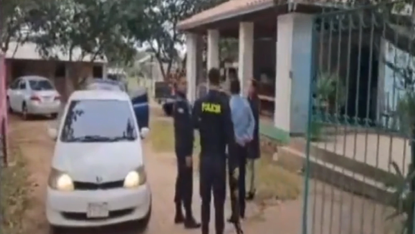 Asaltan y toman de rehenes a padres de concejal de Paraguarí - Noticiero Paraguay