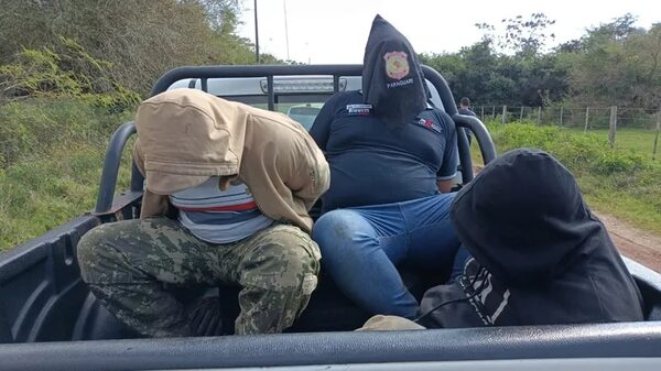 Un expolicía y otros tres detenidos tras asalto y enfrentamiento con fuerzas policiales en Escobar - Nacionales - ABC Color