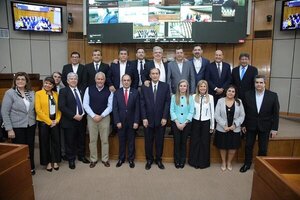Senado rinde homenaje al secuestrado exvicepresidente Oscar Denis por su servicio al país
