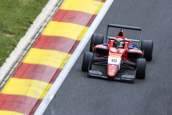Versus / Gran arranque de fin de semana para Joshua Duerksen en el mítico Spa-Francorchamps