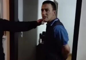 Imputan a taxista que agredió a policía para no someterse al alcotest - ABC en el Este - ABC Color