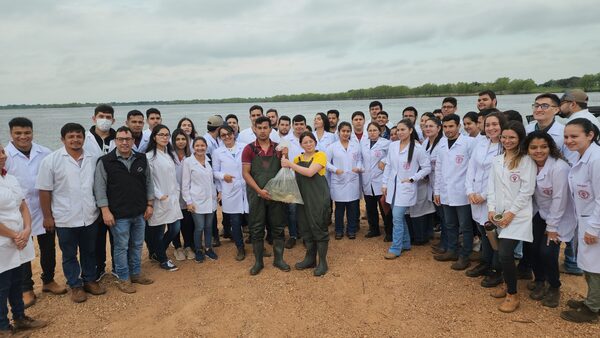 Universitarios alientan a cuidar la fauna ictícola