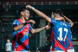Alineación confirmada del Ciclón para medir a Barcelona de Ecuador - trece