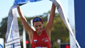 Nicole Wood Niella gana la Maratón de la Bandera