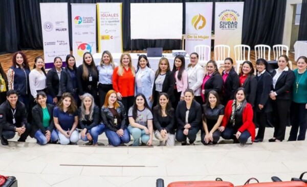 Desarrollan taller de acciones en favor de la mujer