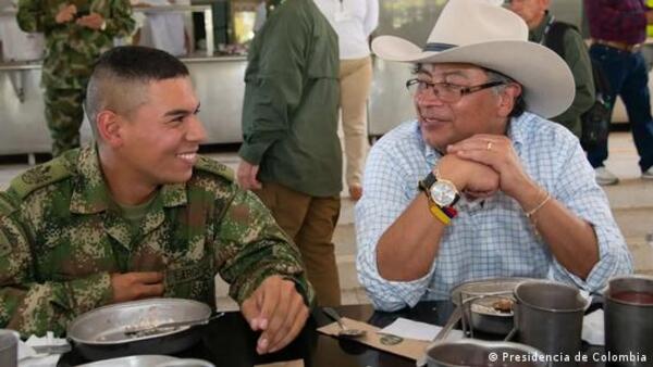 Encuesta: apoyo a presidente Petro cae en picada en Colombia
