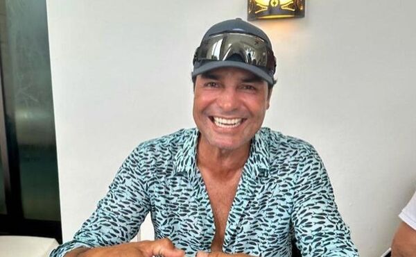 Chayanne presume los pasteles que sus fans le hicieron por su cumpleaños 55