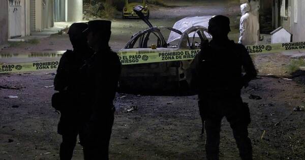 La Nación / Coche bomba mata a cuatro guardias