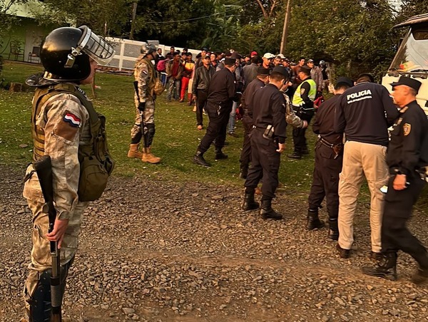 Diario HOY | Cerca de 50 detenidos: iban al microcentro con rifles, machetes y otras armas