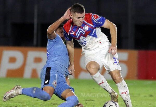 Versus / Pedro Álvarez pasa a liderar el ranking de jugadores más criticados en Cerro Porteño