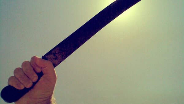Fue herido con machete por su concubina en una ronda de tragos - Radio Imperio