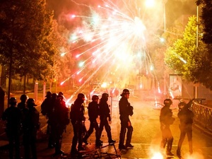 Francia vive su tercera noche en vigilia por disturbios - La Tribuna