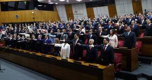 La Nación / Juraron los nuevos diputados