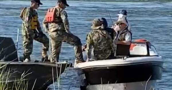 La Nación / Pescadores habrían forzado a rescate de agente naval en costa argentina