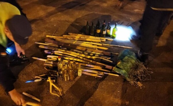 Demoran a manifestantes e incautan objetos contundentes