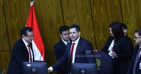 La Nación / Diputados eligieron a Raúl Latorre como presidente