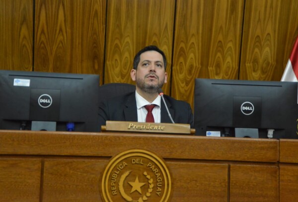 Eligen a Raúl Latorre como nuevo presidente de Diputados - trece