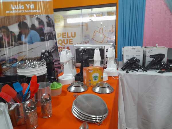 Rotaract entrega materiales y equipos para centros de participación vecinal