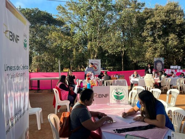 Ciudad Mujer Móvil brindó 440 servicios gratuitos en barrio de Santa Rita