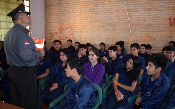 Estudiantes participan de charlas sobre Seguridad Vial - Noticiero Paraguay