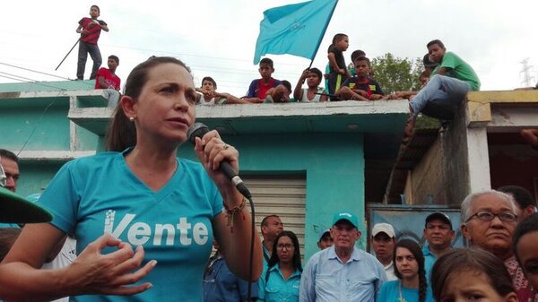 Dictadura venezolana deja inelegible a opositora por 15 años