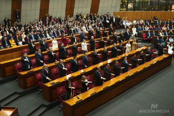 Diario HOY | Senadores ya juraron y definirán Mesa Directiva
