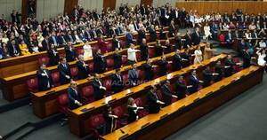 La Nación / Juraron 43 senadores del nuevo periodo legislativo