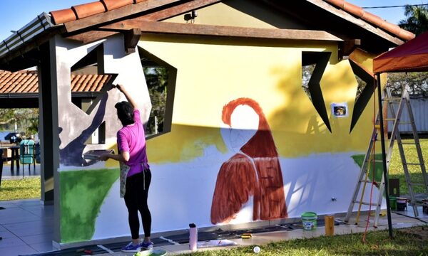 Ganadores de Explayarte plasman su creatividad en murales de la playa Tacuru Pucu de Hernandarias