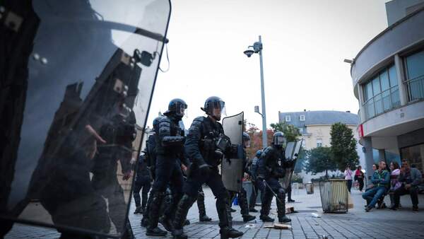 Francia refuerza el despliegue policial para frenar estallido de violencia urbana
