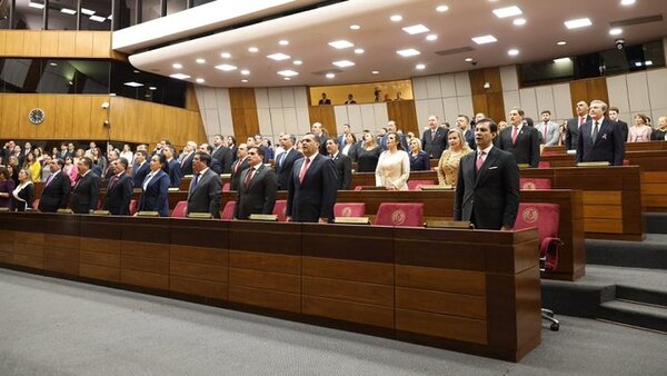 Con dos ausencias toman juramento a 43 Senadores
