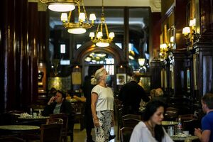 Argentina espera ingresos por 1.000 millones de dólares en la temporada turística invernal - MarketData