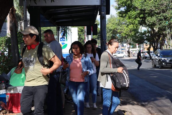 El salario m铆nimo en Paraguay sube a 2.680.373 guaran铆es, equivalentes a US$ 369 - Revista PLUS