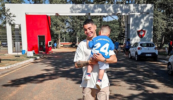 Versus / Miguel Almirón en el Parque Azulgrana: "Feliz de volver donde todo empezó"